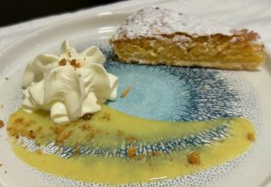Tarta de santiago au restaurant Como en Casa à Canet, financé par CREDITS ASSUR